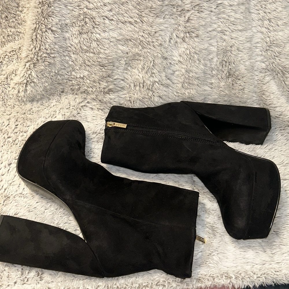 🩷Gorgeous Ladies Guess Boots